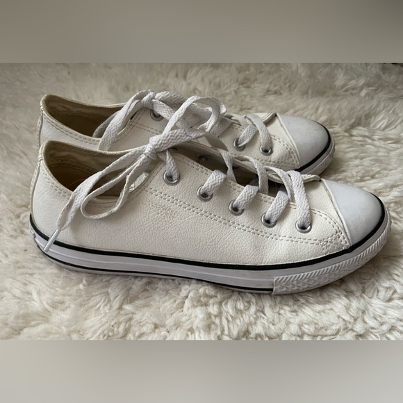 Converse All Star White Faux Leather Low Top Sneakers Size 3 Junior - Picture 2 of 11